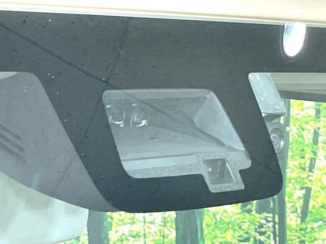 【スズキ セーフティサポート】走行中に前方の車両等を認識し、衝突しそうな時は警報とブレーキで衝突回避と被害軽減をアシスト。より安全にドライブをお楽しみいただけます。