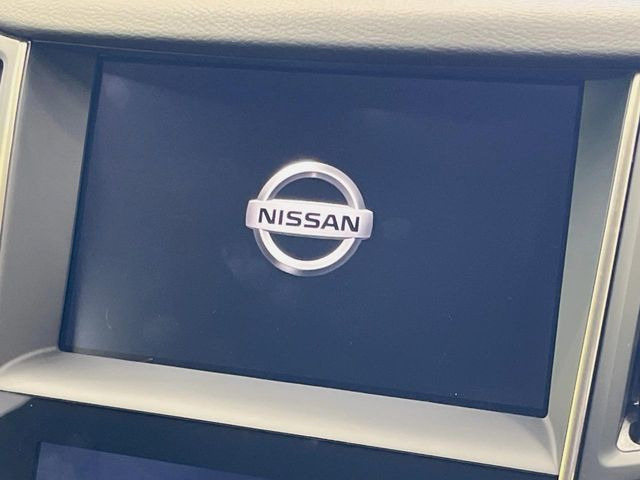 【メーカー純正ナビ】インテリアに溶け込むスタイリッシュな「専用設計」メーカーナビを装備♪視認性や操作性など基本性能にも優れ、より上質なカーライフをお楽しみいただけます。