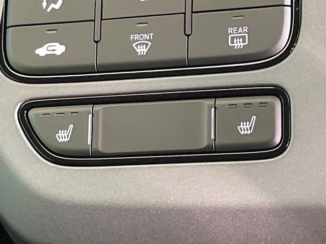 【シートヒーター】寒い日に重宝するシートヒーター!エアコンより早く温まってくれるので寒がりの人も安心ですね♪エアコンの温風は乾燥するから苦手、という方にもをおすすめです。