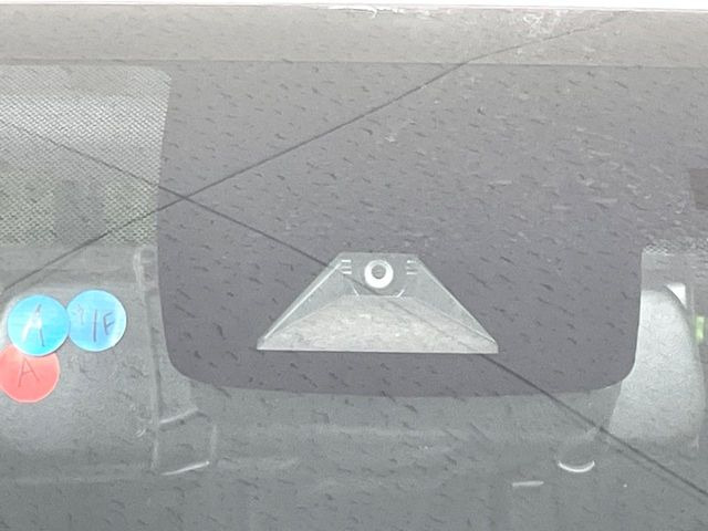 【トヨタセーフティセンス】走行中に前方の車両等を認識し、衝突しそうな時は警報とブレーキで衝突回避と被害軽減をアシスト。より安全にドライブをお楽しみいただけます。