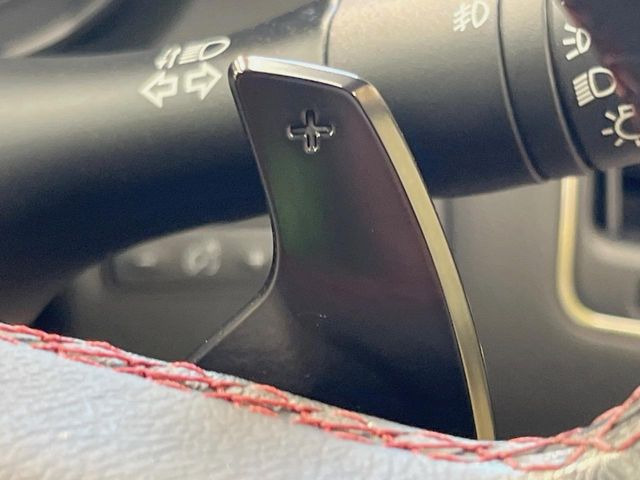 【パドルシフト】装備!オートマミッションでも充分にスポーツ走行を楽しめる時代です☆ダイレクトなドライブフィールを味わいたい人には必須♪慣れるととても楽しく車を操作できますよ☆
