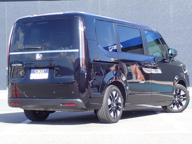 オリックス認定中古車は厳選した上質な車輌のみをお届け致します。全車にプロの職人による徹底した内外装の清掃、磨き上げ、コーティング処理を施しております。