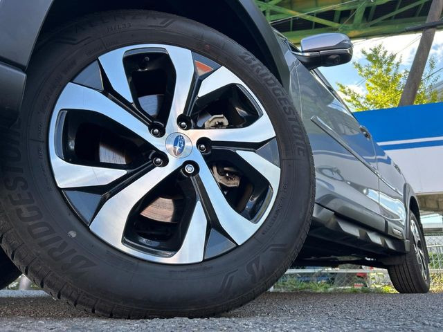 �y����18�C���`�A���~�z�C�[���z�O�ςɃ}�b�`���������A���~�z�C�[���𑕒����Ă���܂��B�e��ЊO�A���~�z�C�[����A�X�^�b�h���X�^�C�����戵�����Ă���܂��B���񂲑��k����������