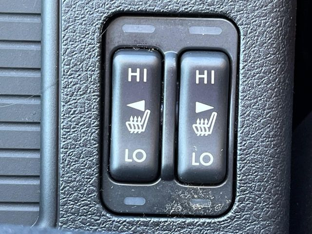 【シートヒーター】寒い日に重宝するシートヒーター!エアコンより早く温まってくれるので寒がりの人も安心ですね♪エアコンの温風は乾燥するから苦手、という方にもをおすすめです。