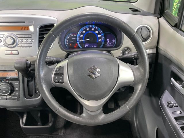 �y�X�e�A�����O�X�C�b�`�z�^�]���A�O������ڐ������炷���ƂȂ��A�I�[�f�B�I���̑��삪�\�ȕ֗��@�\!���S&���K�ȃh���C�u�����o���Ă���܂���