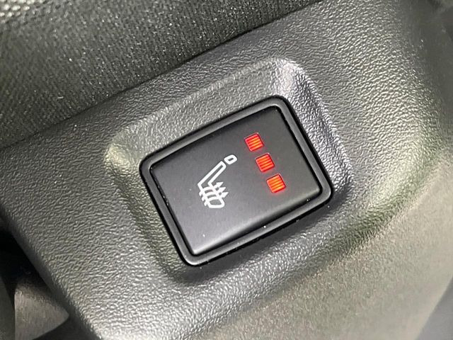 【シートヒーター】寒い日に重宝するシートヒーター!エアコンより早く温まってくれるので寒がりの人も安心ですね♪エアコンの温風は乾燥するから苦手、という方にもをおすすめです。