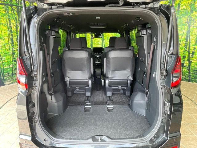 普段のお買い物や通勤、送迎等に十分な荷室スペースを確保しております。セカンドシートを倒すと、大きな荷物の積載も可能です♪