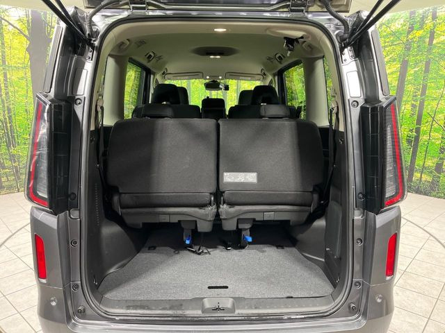 普段のお買い物や通勤、送迎等に十分な荷室スペースを確保しております。セカンドシートを倒すと、大きな荷物の積載も可能です♪