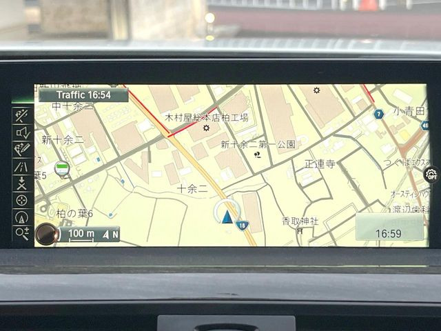 ●BMW純正ナビ:一体感のあるナビは、高級感ある車内を演出してくれます。オーディオ機能も充実しておりますので、運転もより楽しめます♪