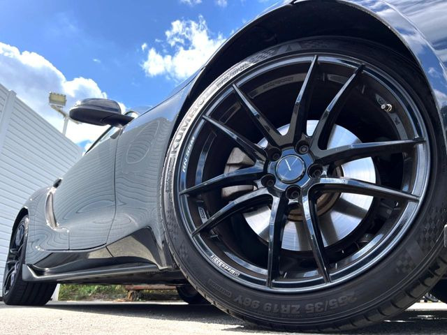 �y19�C���`�A���~�z�C�[���z�O�ςɃ}�b�`�����A���~�z�C�[���𑕒����Ă���܂��B�e��A���~�z�C�[����A�X�^�b�h���X�^�C�����戵�����Ă���܂��B���񂲑��k����������