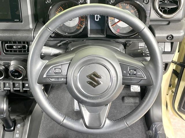 【純正革巻きステアリング】上質な革を使用することで、手にしっかり馴染みとても運転しやすいハンドルです♪