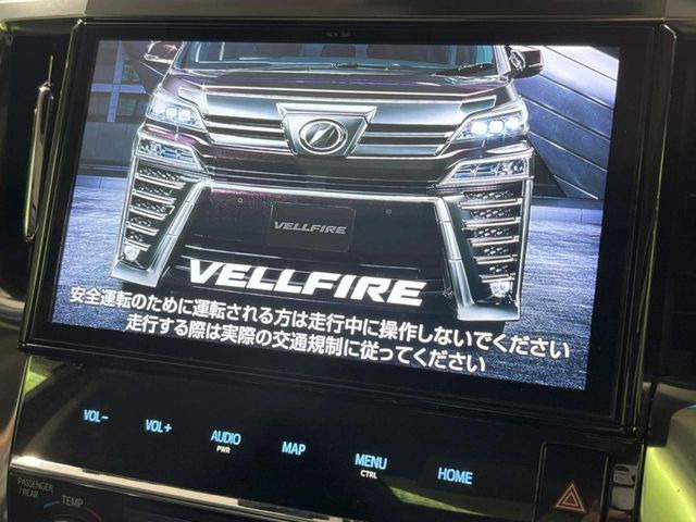 【大画面ナビ】人気の大型10インチナビを装備。存在感のある大画面はインパクト大!ナビ利用時のマップ表示は見やすく、テレビやDVDは臨場感がアップ!いつものドライブがグッと楽しくなります♪
