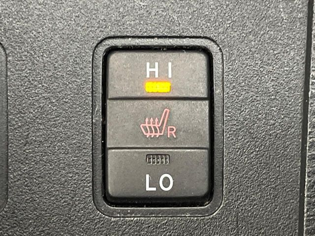 【シートヒーター】寒い日に重宝するシートヒーター!エアコンより早く温まってくれるので寒がりの人も安心ですね♪エアコンの温風は乾燥するから苦手、という方にもをおすすめです。