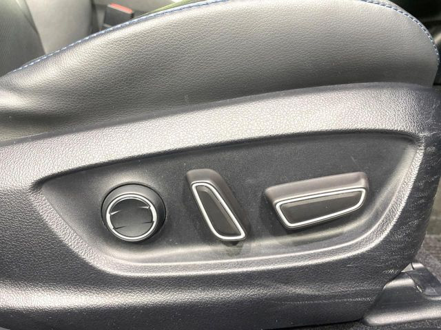 【パワーシート】スイッチ一つで簡単にシートの微調整が可能!電動だから力もいりません!自分に最適なシートポジションにセットして、快適なドライブをお楽しみください。