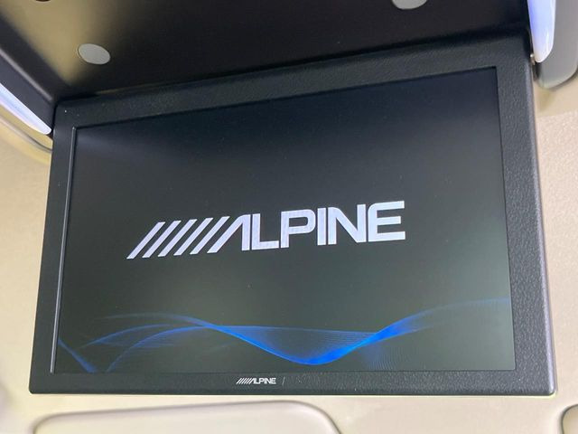 【フリップダウンモニター】大画面モニターで後席でもエンタメをお楽しみいただけます。小さなお子様にも大人気の装備です♪