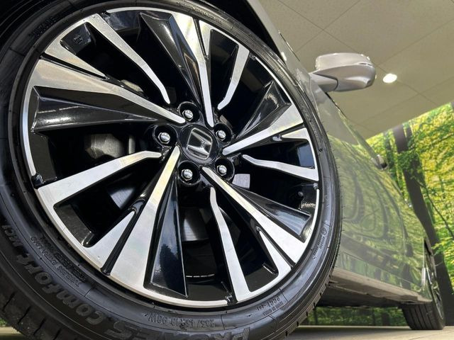 �y����18�C���`�A���~�z�C�[���z�O�ςɃ}�b�`���������A���~�z�C�[���𑕒����Ă���܂��B�e��ЊO�A���~�z�C�[����A�X�^�b�h���X�^�C�����戵�����Ă���܂��B���񂲑��k����������