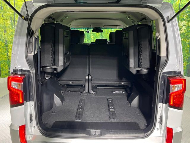 普段のお買い物や通勤、送迎等に十分な荷室スペースを確保しております。セカンドシートを倒すと、大きな荷物の積載も可能です♪