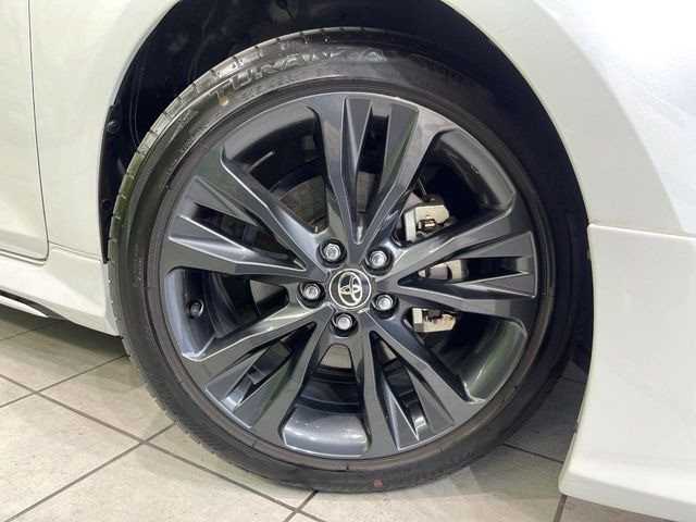 �y����17�C���`�A���~�z�C�[���z�O�ςɃ}�b�`���������A���~�z�C�[���𑕒����Ă���܂��B�e��ЊO�A���~�z�C�[����A�X�^�b�h���X�^�C�����戵�����Ă���܂��B���񂲑��k����������