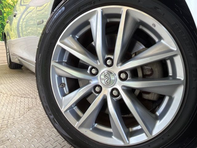 �y����17�C���`�A���~�z�C�[���z�O�ςɃ}�b�`���������A���~�z�C�[���𑕒����Ă���܂��B�e��ЊO�A���~�z�C�[����A�X�^�b�h���X�^�C�����戵�����Ă���܂��B���񂲑��k����������