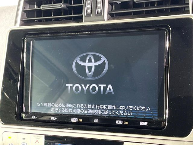 【純正ナビ】人気の純正ナビを装備しております。ナビの使いやすさはもちろん、オーディオ機能も充実!キャンプや旅行はもちろん、通勤や買い物など普段のドライブも楽しくなるはず♪