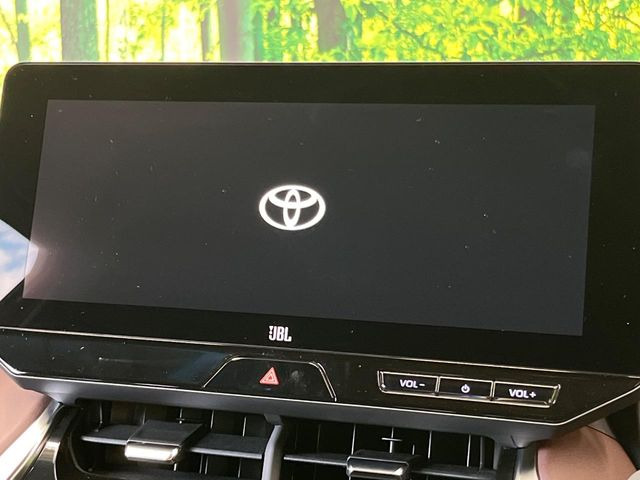【12.3インチワイドナビ】高級感とインパクトのある大型ワイドナビを装備。各種オーディオ操作はもちろん、横長ワイド画面でのマップ2分割表示など、利便性も高いナビです♪