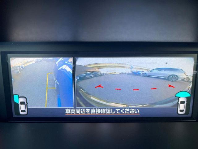 【フロント&サイドカメラ】ドライバーから見にくい死角部分を映像で確認できる前方と左側面にカメラを装着。見通しがきかない場所や住宅密集地などを運転することが多い人におすすめの安心装備です。