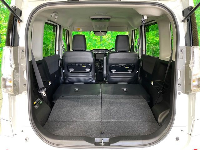 ���i�̂���������ʋ΁A���}���ɏ\���ȉ׎��X�y�[�X���m�ۂ��Ă���܂��B�Z�J���h�V�[�g��|���ƁA�傫�ȉו��̐ύڂ��\�ł���