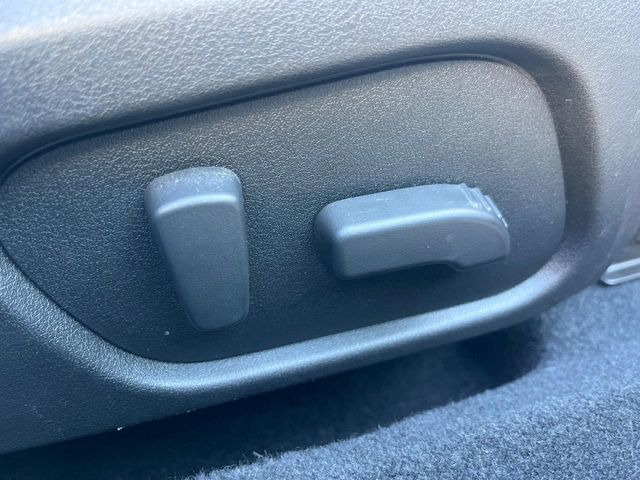 【パワーシート】スイッチ一つで簡単にシートの微調整が可能!電動だから力もいりません!快適なシートポジションにセットして、快適なドライブをお楽しみください。