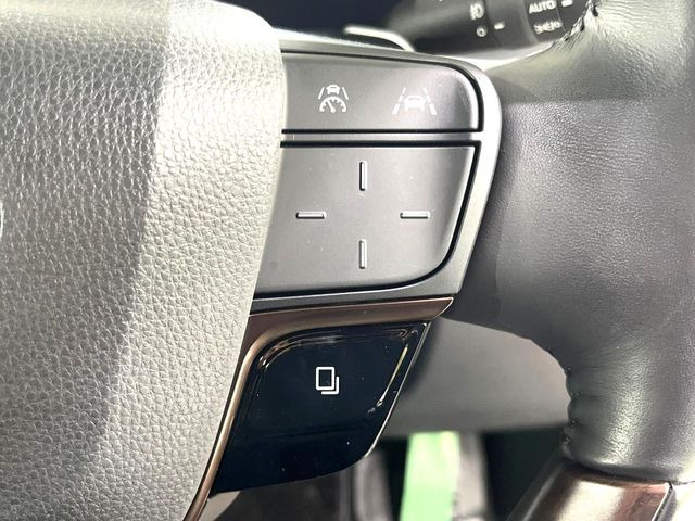 【レーダークルーズコントロール】高速道路での長距離走行が楽に!!自動で速度を保つクルーズコントロールが、衝突軽減システムと連携し、前方の車両を感知して車間を保つように速度調節してくれます!!