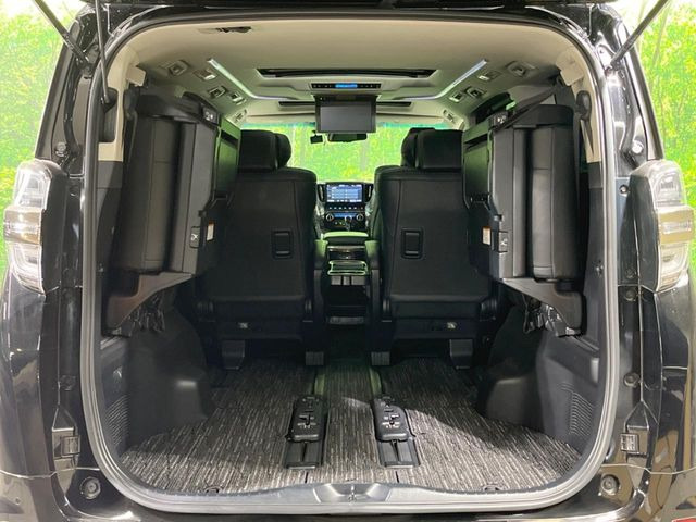 【パワーバックドア】スマートキーや運転席のボタンを押すだけでリアゲートが自動で開閉します!荷物を持っている時や、高い位置にあるバックドアを閉める際に便利な機能です♪