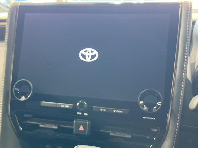 【メーカー純正14型ナビ】インテリアに溶け込むスタイリッシュな「専用設計」メーカーナビを装備♪視認性や操作性など基本性能にも優れ、より上質なカーライフをお楽しみいただけます。