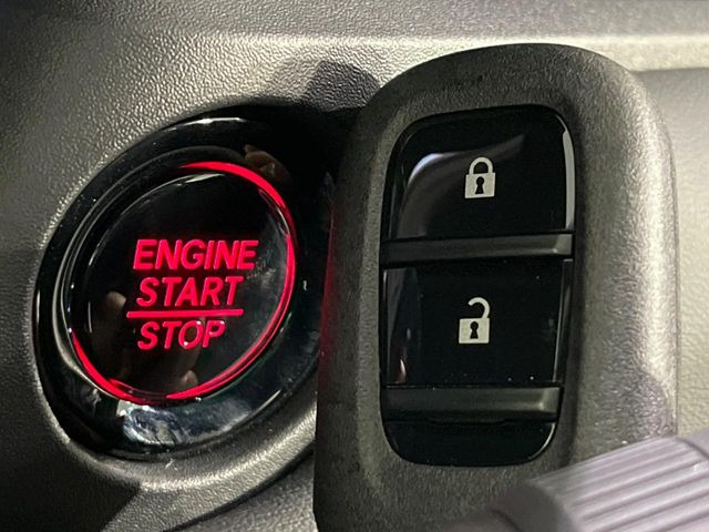 �yHonda�X�}�[�g�L�[�z�J�o����|�P�b�g�ɓ��ꂽ�܂܂ł��h�A�̎{���E�������\�ȃX�}�[�g�L�[�𑕔��B�G���W���̃I���E�I�t�����J�M�����o���K�v����������Ƃ��Ă��֗��ł���