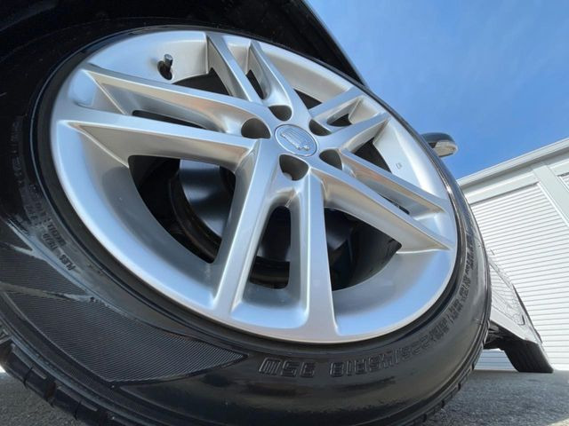�y����18�C���`�A���~�z�C�[���z�O�ςɃ}�b�`���������A���~�z�C�[���𑕒����Ă���܂��B�e��ЊO�A���~�z�C�[����A�X�^�b�h���X�^�C�����戵�����Ă���܂��B���񂲑��k����������