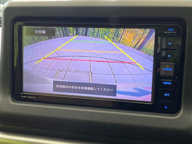 【バックカメラ】駐車時に後方がリアルタイム映像で確認できます。大型商業施設や立体駐車場での駐車時や、夜間のバック時に大活躍!運転スキルに関わらず、今や必須となった装備のひとつです!