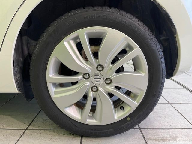 �y����16�C���`�A���~�z�C�[���z�O�ςɃ}�b�`���������A���~�z�C�[���𑕒����Ă���܂��B�e��ЊO�A���~�z�C�[����A�X�^�b�h���X�^�C�����戵�����Ă���܂��B���񂲑��k����������