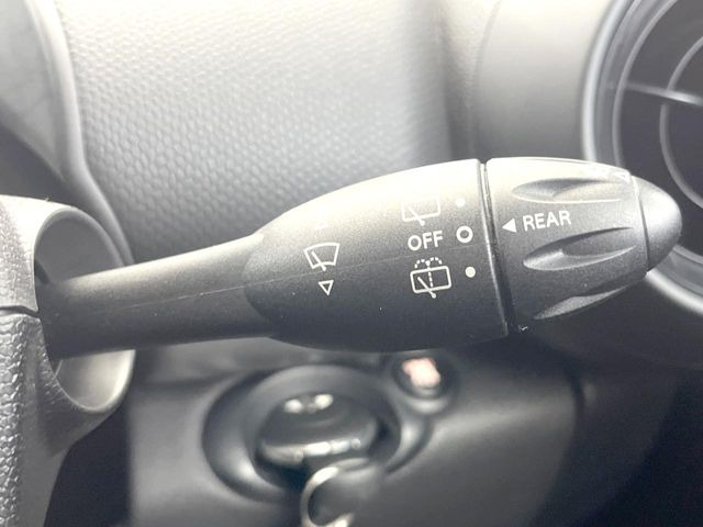 �����C���Z���T�[:�J�ʂɍ��킹�āA���C�p�[�̉����x���������䂵�Ă���܂��B