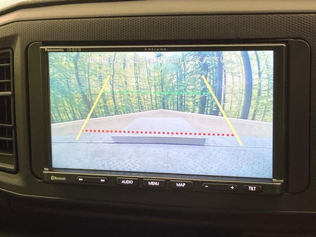 【バックカメラ】駐車時に後方がリアルタイム映像で確認できます。大型商業施設や立体駐車場での駐車時や、夜間のバック時に大活躍!運転スキルに関わらず、今や必須となった装備のひとつです!