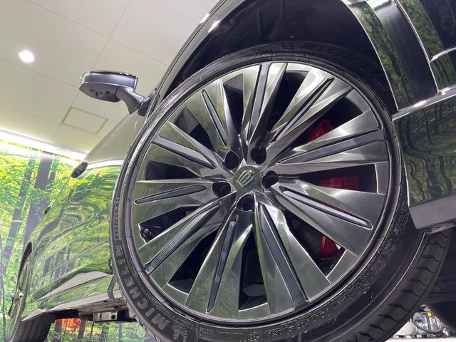 �y����21�C���`�A���~�z�C�[���z�O�ςɃ}�b�`���������A���~�z�C�[���𑕒����Ă���܂��B�e��ЊO�A���~�z�C�[����A�X�^�b�h���X�^�C�����戵�����Ă���܂��B���񂲑��k����������