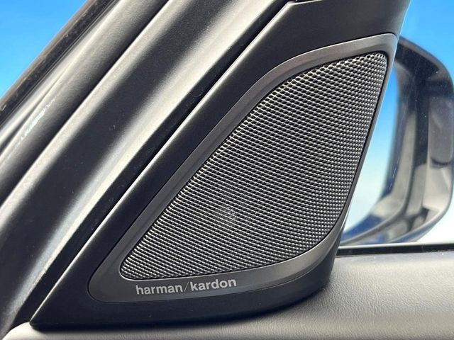 ��harman/kardon�T�E���h�V�X�e��:�I�[�f�B�I��僁�[�J�[����|����v���~�A���X�s�[�J�[�𑕔��B�����̃X�s�[�J�[����A���̗������܂ŕ����鍂�i���ȉ��y�����y���݂��������܂��B