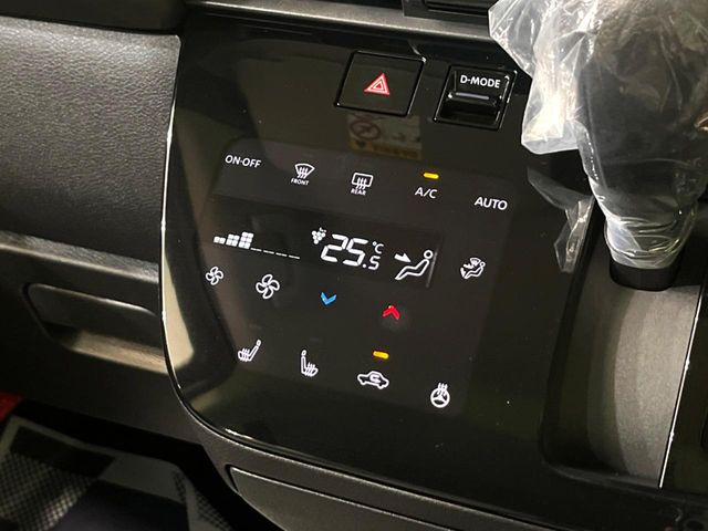 【シートヒーター】寒い日に重宝するシートヒーター!エアコンより早く温まってくれるので寒がりの人も安心ですね♪エアコンの温風は乾燥するから苦手、という方にもをおすすめです。