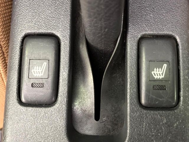 【シートヒーター】寒い日に重宝するシートヒーター!エアコンより早く温まってくれるので寒がりの人も安心ですね♪エアコンの温風は乾燥するから苦手、という方にもをおすすめです。