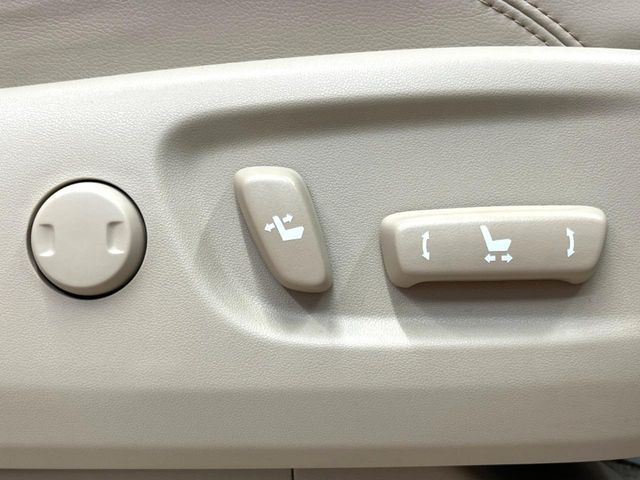 【パワーシート】スイッチ一つで簡単にシートの微調整が可能!電動だから力もいりません!快適なシートポジションにセットして、快適なドライブをお楽しみください。