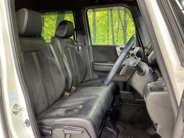 運転席シート廻りは使用感も少なく、良好な状態となっています。丁寧に使われていたことがよくわかりますね。