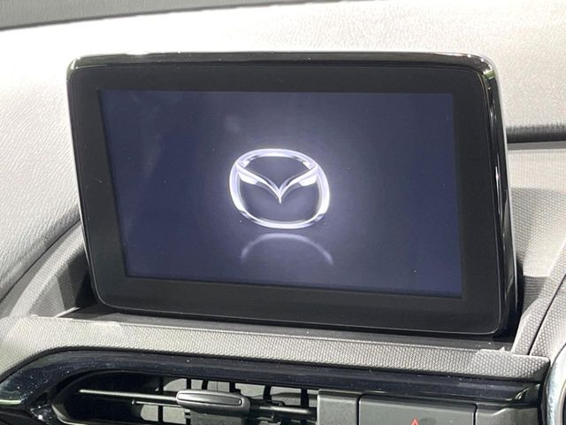 【マツダコネクトナビ】車内の雰囲気にマッチした一体型タイプのナビ。各種車輌設定やBluetooth再生等、様々な機能が楽しめます。直感的なダイヤル操作が可能で、使い勝手も良好です。