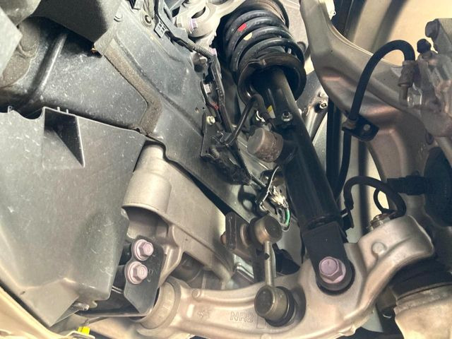 お車を安心してお乗りいただく為には、足回りの定期点検が欠かせません。サービスサポート(有償保証)では無料点検もご提供しており、安心のカーライフをお過ごしいただけるサポート体制が整っています。