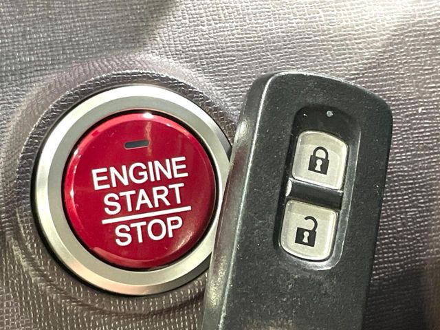 �yHonda�X�}�[�g�L�[�z�J�o����|�P�b�g�ɓ��ꂽ�܂܂ł��h�A�̎{���E�������\�ȃX�}�[�g�L�[�𑕔��B�G���W���̃I���E�I�t�����J�M�����o���K�v����������Ƃ��Ă��֗��ł���