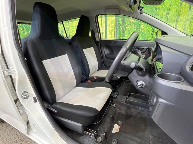 運転席シート廻りは使用感も少なく、良好な状態となっています。丁寧に使われていたことがよくわかりますね。