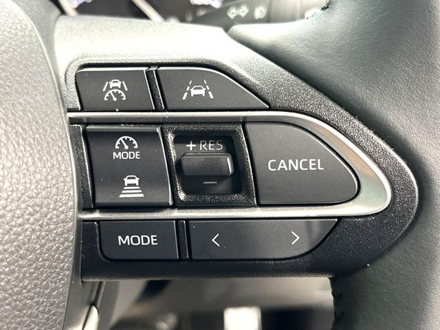 【レーダークルーズコントロール】高速道路での長距離走行が楽に!!自動で速度を保つクルーズコントロールが、衝突軽減システムと連携し、前方の車両を感知して車間を保つように速度調節してくれます!!