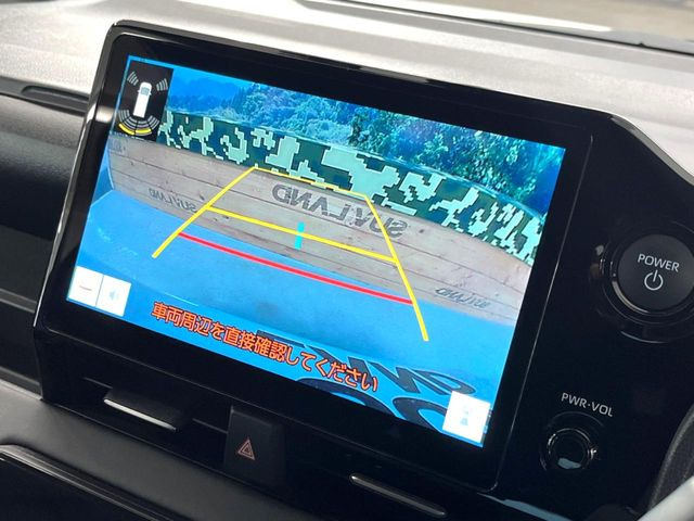【バックカメラ】駐車時に後方がリアルタイム映像で確認できます。大型商業施設や立体駐車場での駐車時や、夜間のバック時に大活躍!運転スキルに関わらず、今や必須となった装備のひとつです!