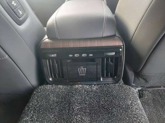 この度はオートサルーン羽山の在庫車をご覧いただきありがとうございます。多くのお客様にご支持いただき創業46年を迎えました。これからも多くの皆様に支持いただけるようお車をお届けします。